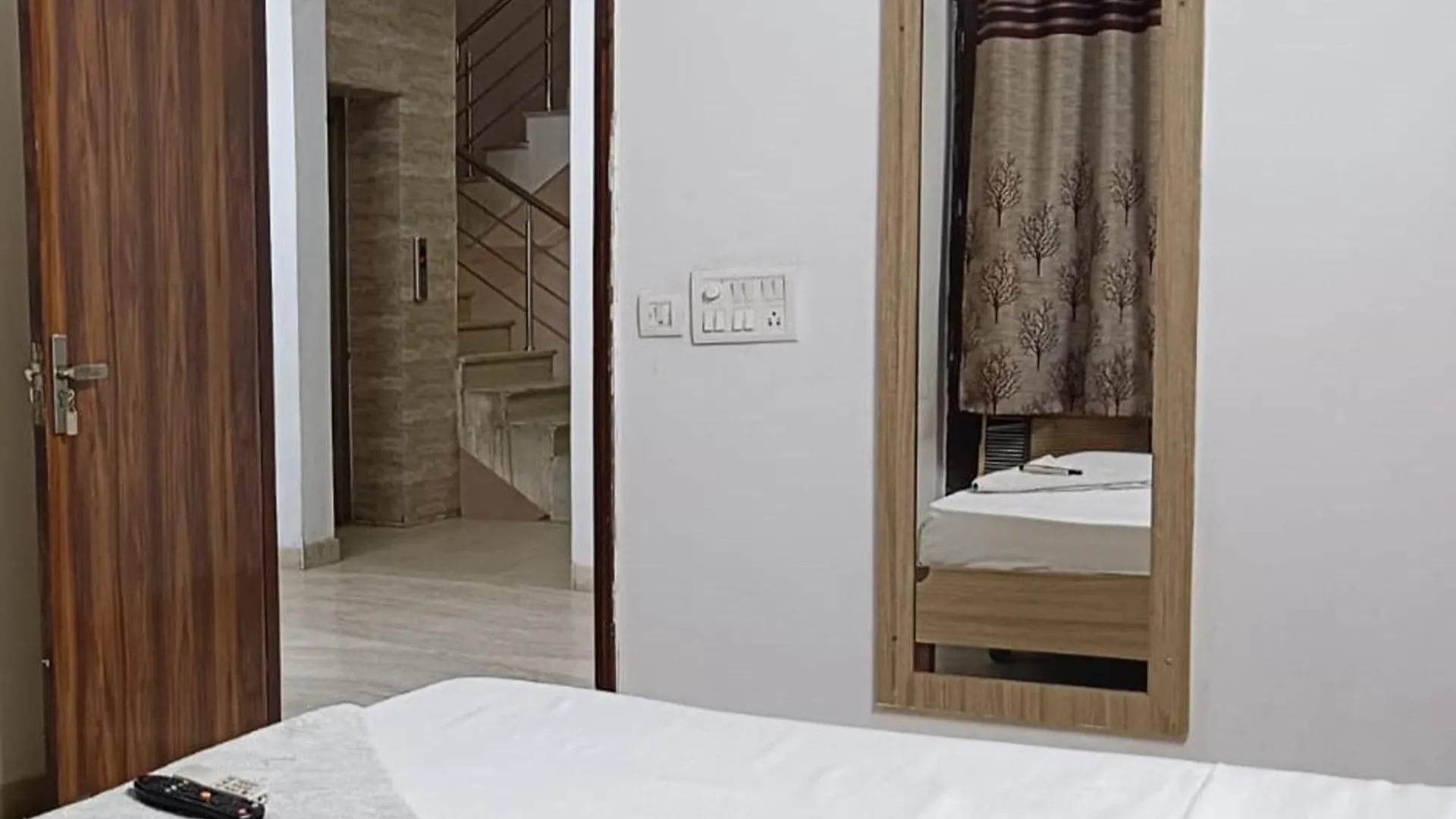 Hotel Starr Residancy 구르가온